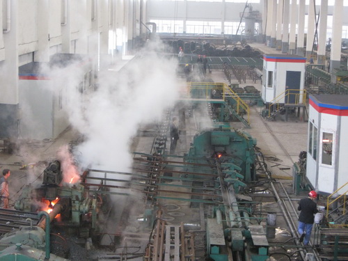 石嘴山无缝钢管厂家生产车间